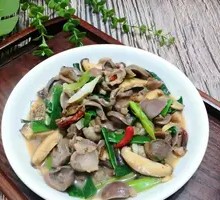 Stewed Chicken Gizzards in Clay Pot