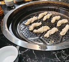 Flower-shaped steamed bun