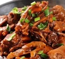 Stewed Goose in Iron Pot