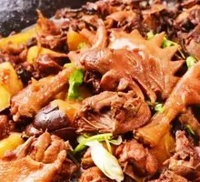 Stir-fried Chicken in Iron Pot