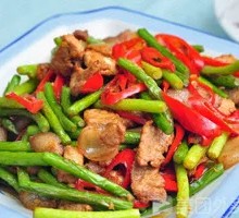 Stir-fried Pork with Garlic Stalks