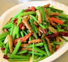 Stir-fried celery with shredded pork