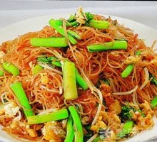 Fried Rice Noodles with Egg