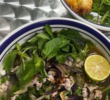 鲜牛肉肉酱米线