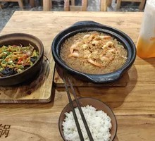 Stir-Fried Shrimp with Garlic and Vermicelli in Clay Pot