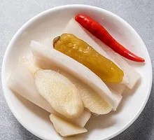 Pickled Radish Slices with Chili