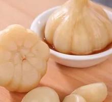Sweet Pickled Garlic