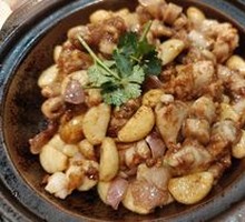 Stir-Fried Crispy Intestine in Clay Pot