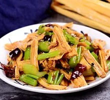 Stir-fried Celery with Tofu Skin
