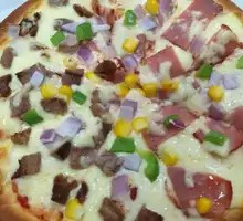 Braised Beef and Bacon Double Pizza
