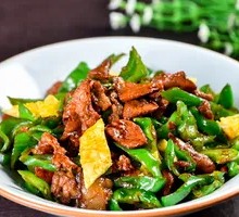 Pancake Stir-fried Pork with Chili