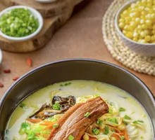 Green Sichuan Pepper Pork Chop Noodles