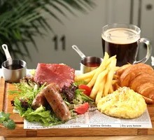 可颂培根烤肠全餐