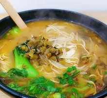 Sour Cabbage and Pork Noodles