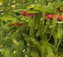Cold-mixed Undaria seaweed