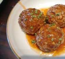 Egg Yolk Lion's Head Meatballs