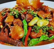 Stir-Fried Rooster with Wild Chrysanthemum