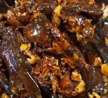 Stir-fried Crucian Carp in Iron Pot