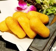 Golden Pineapple Pastry