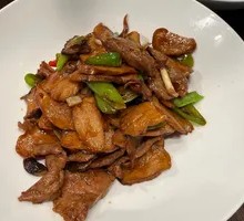 Black Pepper Mushroom Stir-Fry with Beef