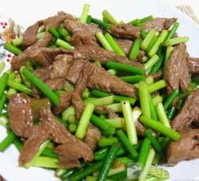 Stir-fried Pork with Garlic Stalks