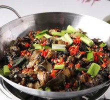 Spicy Stir-Fried Snail Meat