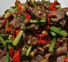 Stir-Fried Beef with Yellow Onion