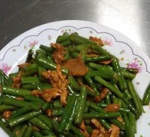 Stir-fried string beans with meat