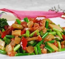 Stir-fried garlic shoots with pork