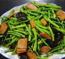 Stir-fried string beans with meat