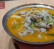 Spicy and Fresh Vegetable Hot Pot with Thin Pork Slices
