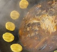 Stir-fried Chicken in Iron Pot