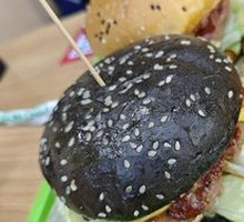 Black Gold Big Mark Fresh Beef Burger