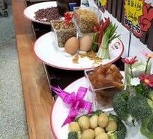 Golden Charcoal-Roasted Pork