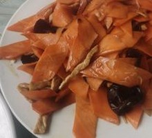 Carrot Stir-Fried with Pork Strips