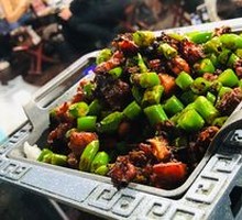 Spicy Stir-Fried Chicken in Dry Pot