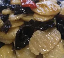 Black fungus stir-fried with yam