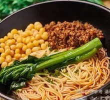Pea and Meat Sauce Knife-Cut Noodles