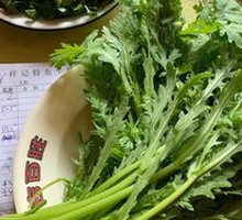 Chinese chrysanthemum greens