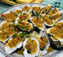 Garlic Steamed Oysters with Rice Noodles