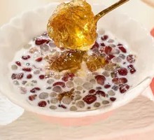 Red Bean and Peach Gums Nourishing Drink