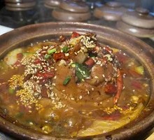 砂锅油泼虎皮肘子