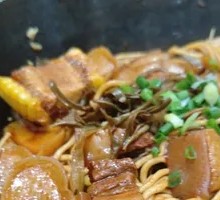 红烧肉干菜焖面