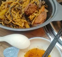 Chicken Wing and Wood Ear Mushroom Noodles