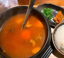 Stewed Beef Shank with Tomato in Stone Pot