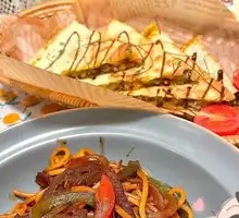 Black Pepper Beef Noodles