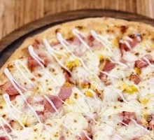 Crispy Corn and Ham Pizza