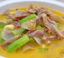 Loofah Stewed with Pig's Trotter