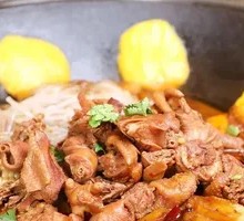 Stewed Goose in Iron Pot