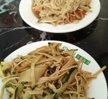 Cold-mixed Enoki Mushrooms